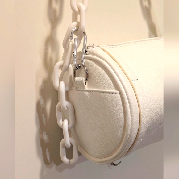 Incredible Jaded London x Gallucks Leather Barrel Bag with Adjustable Strap - Picture 4 of 8